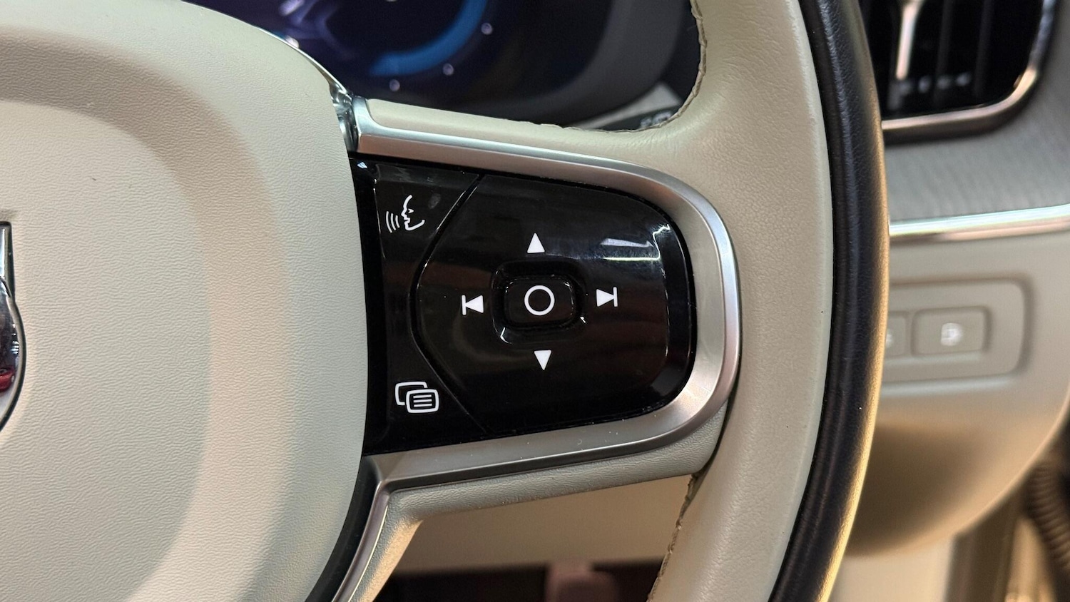 Used Volvo XC60 for sale - 77162848: Photo 40