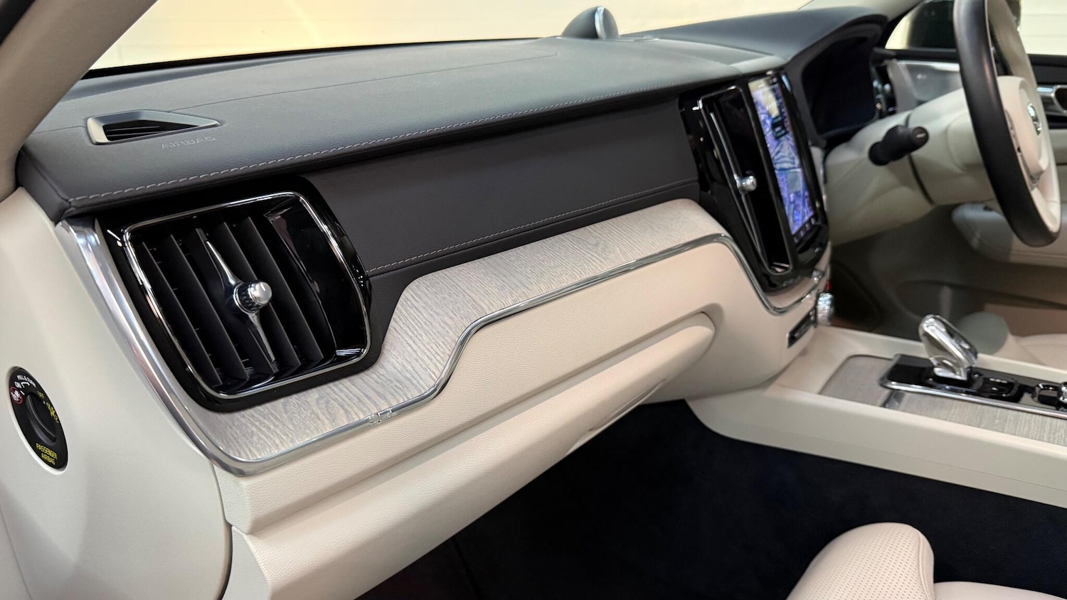 Used Volvo XC60 for sale - 77162848: Photo 63