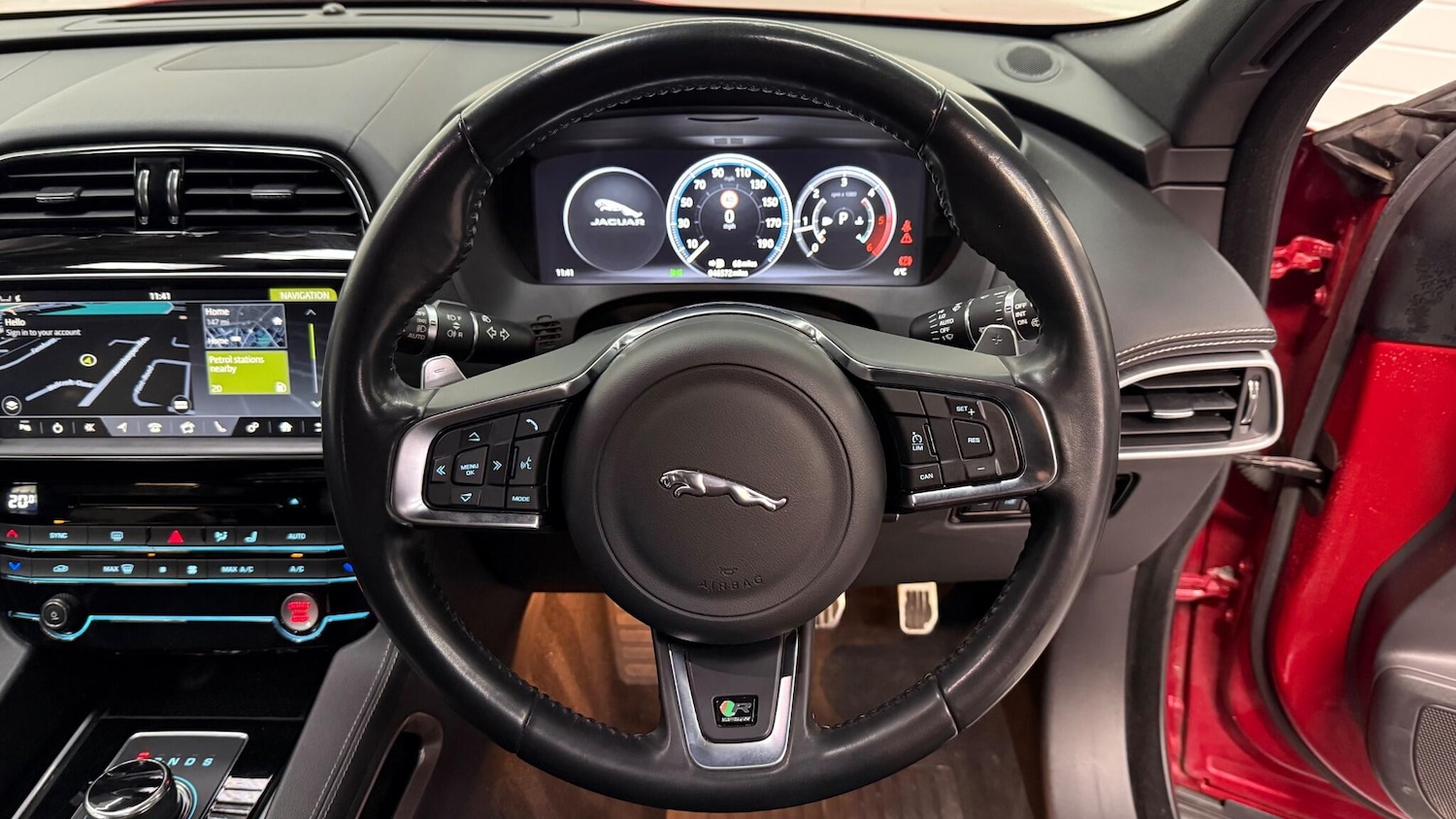 Used Jaguar F-Pace 2017 for sale - 77575122: Photo 33