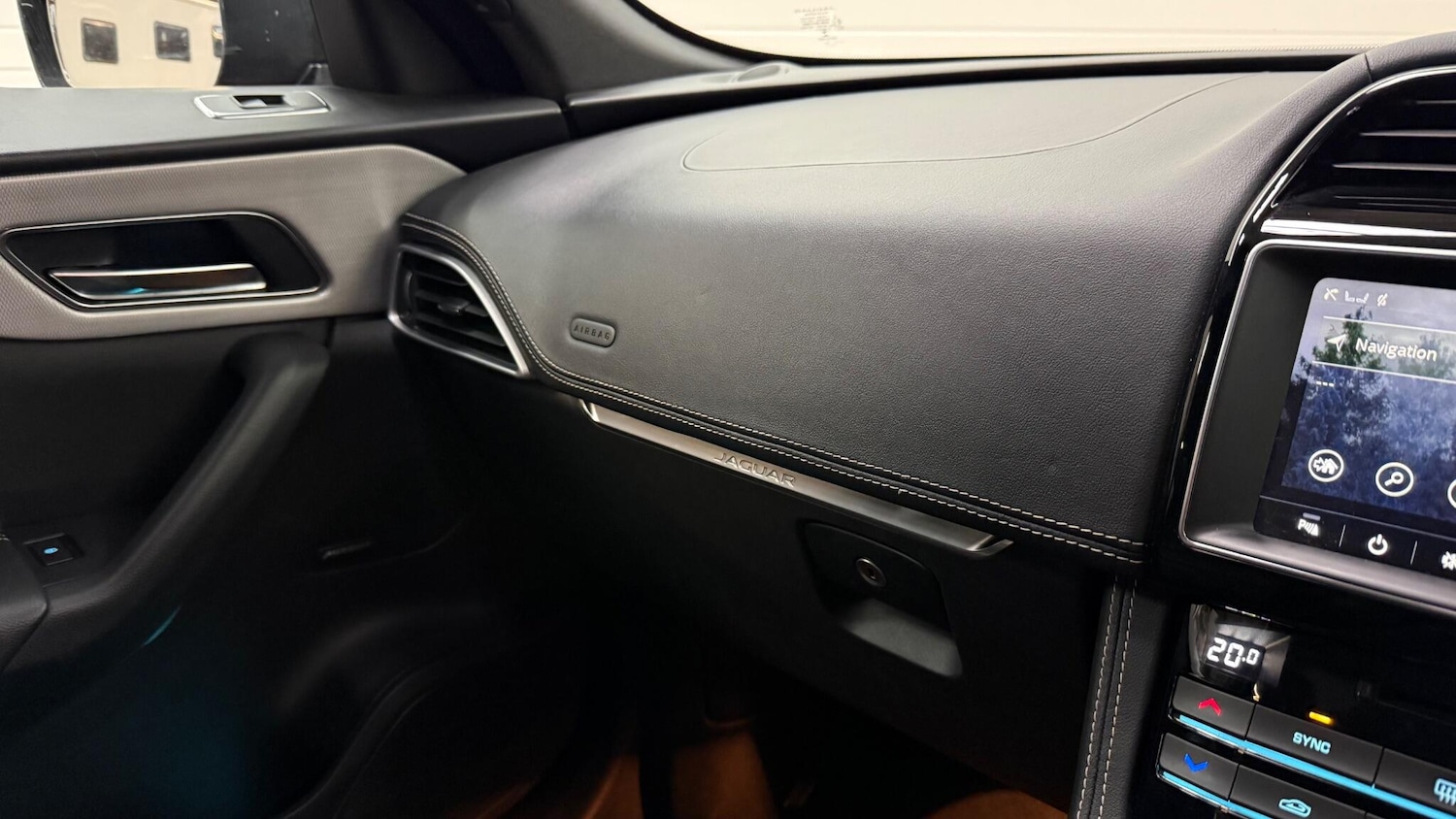 Used Jaguar F-Pace 2017 for sale - 77575122: Photo 42