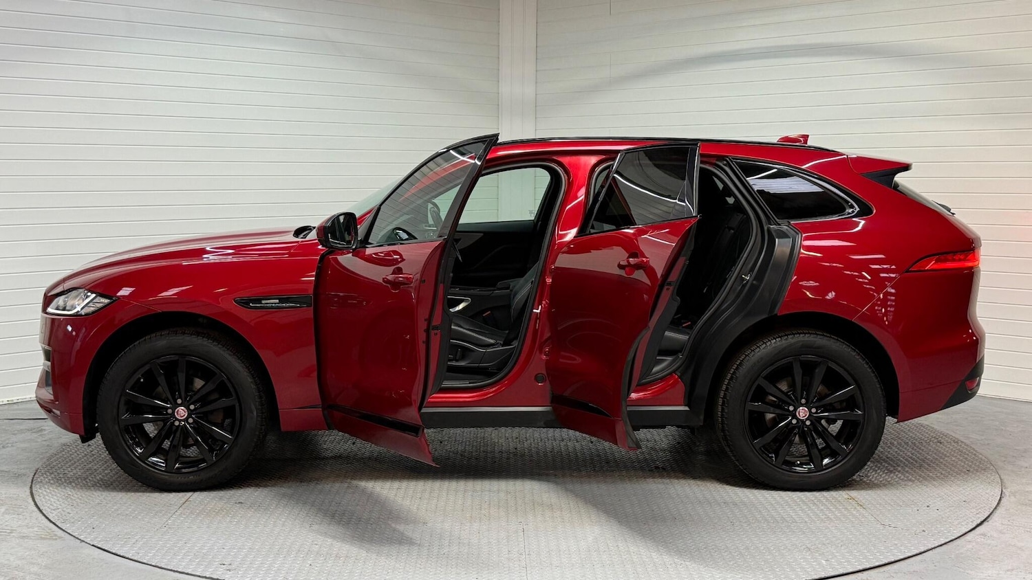 Used Jaguar F-Pace 2017 for sale - 77575122: Photo 8