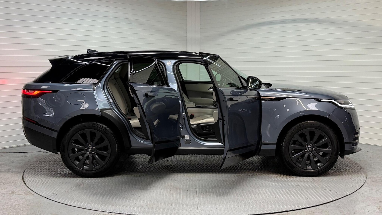 Used Land Rover Range Rover Velar 2020 for sale - 77611990: Photo 13