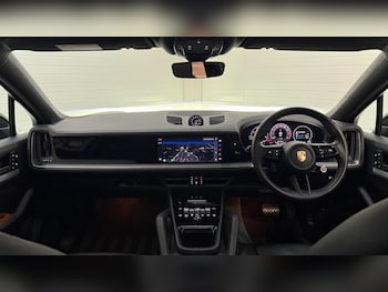 Used Porsche Cayenne 2024 for sale - 75940740: Photo