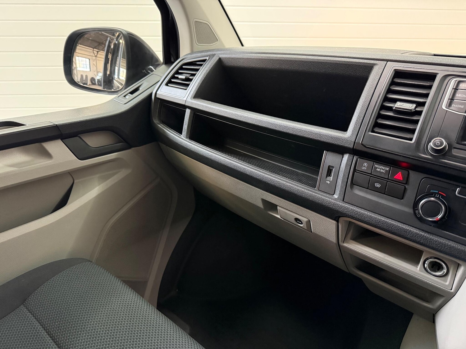 Used Volkswagen Transporter 2019 for sale - 77029398: Photo 45