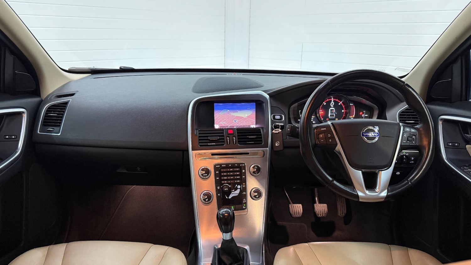 Used Volvo XC60 2017 for sale - 77396670: Photo 2