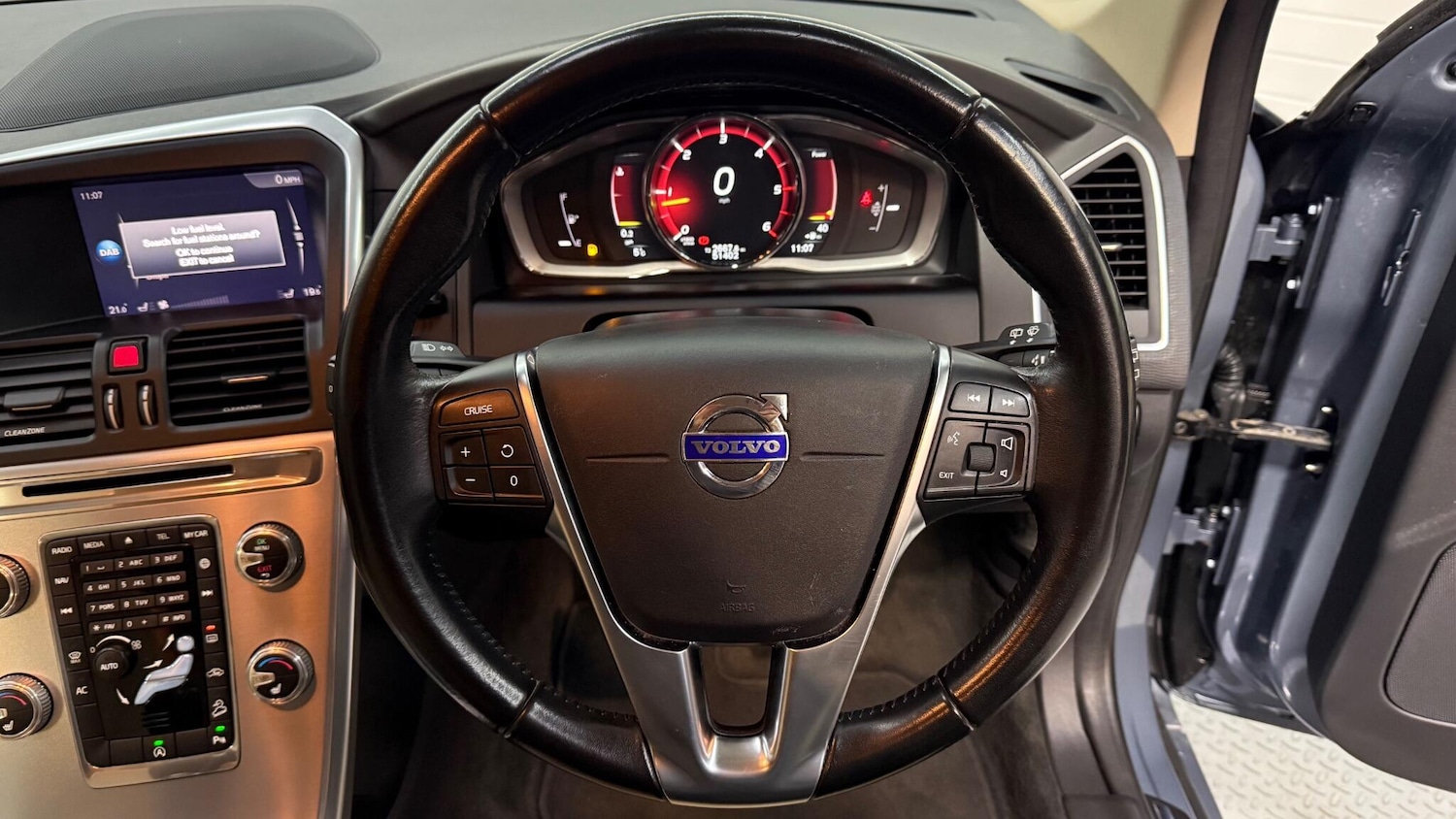 Used Volvo XC60 2017 for sale - 77396670: Photo 30