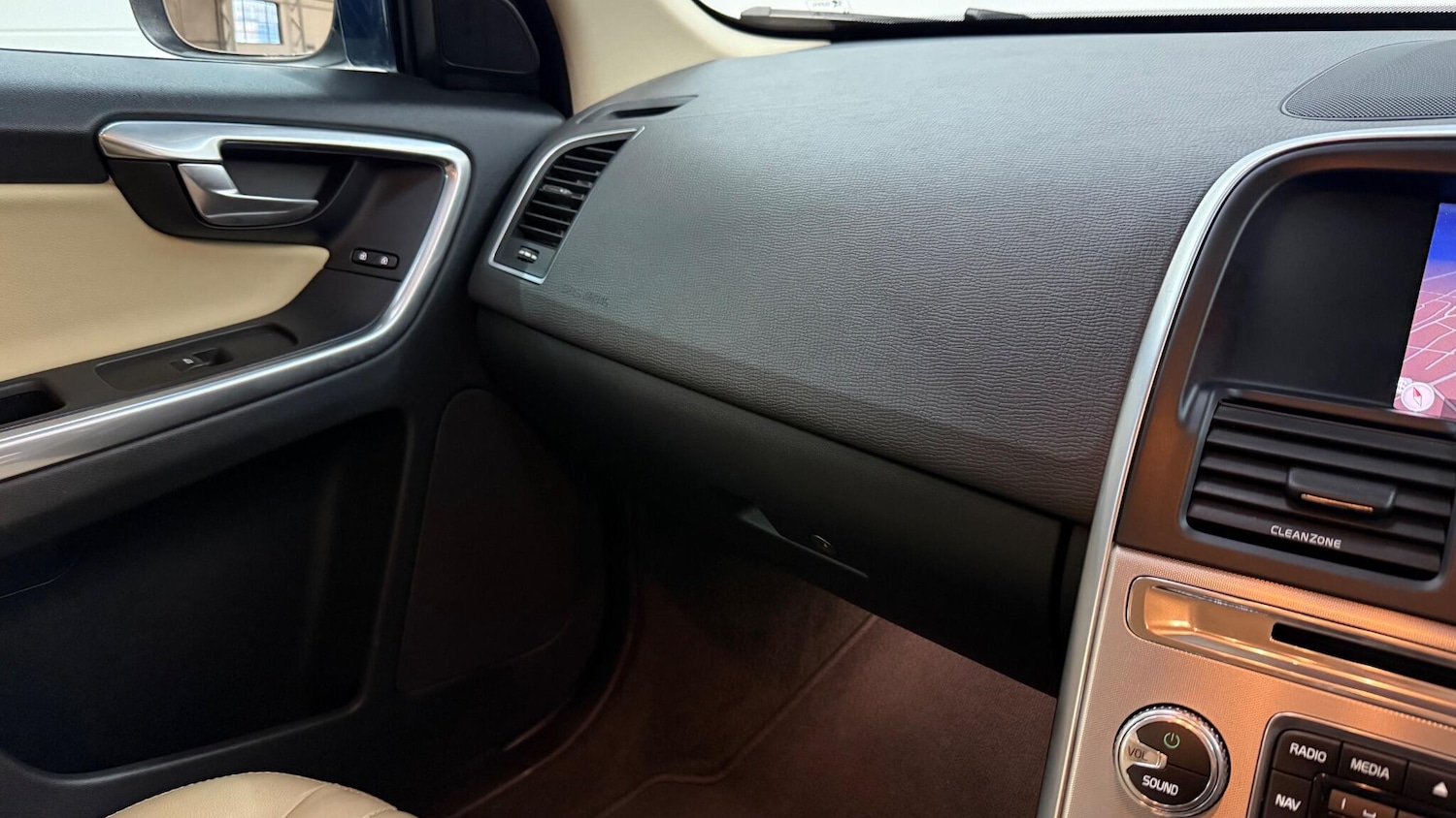 Used Volvo XC60 2017 for sale - 77396670: Photo 39