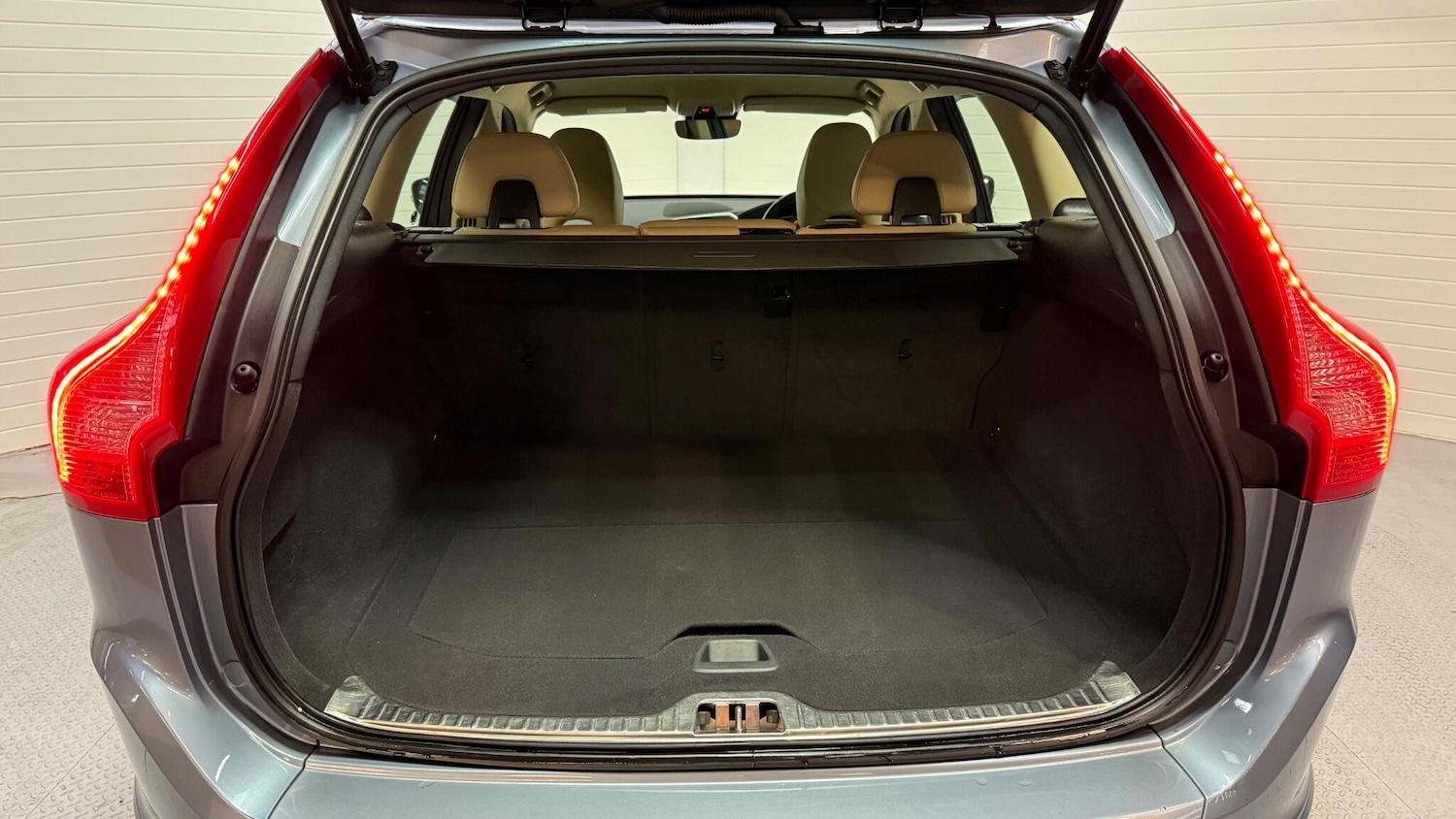 Used Volvo XC60 2017 for sale - 77396670: Photo 46