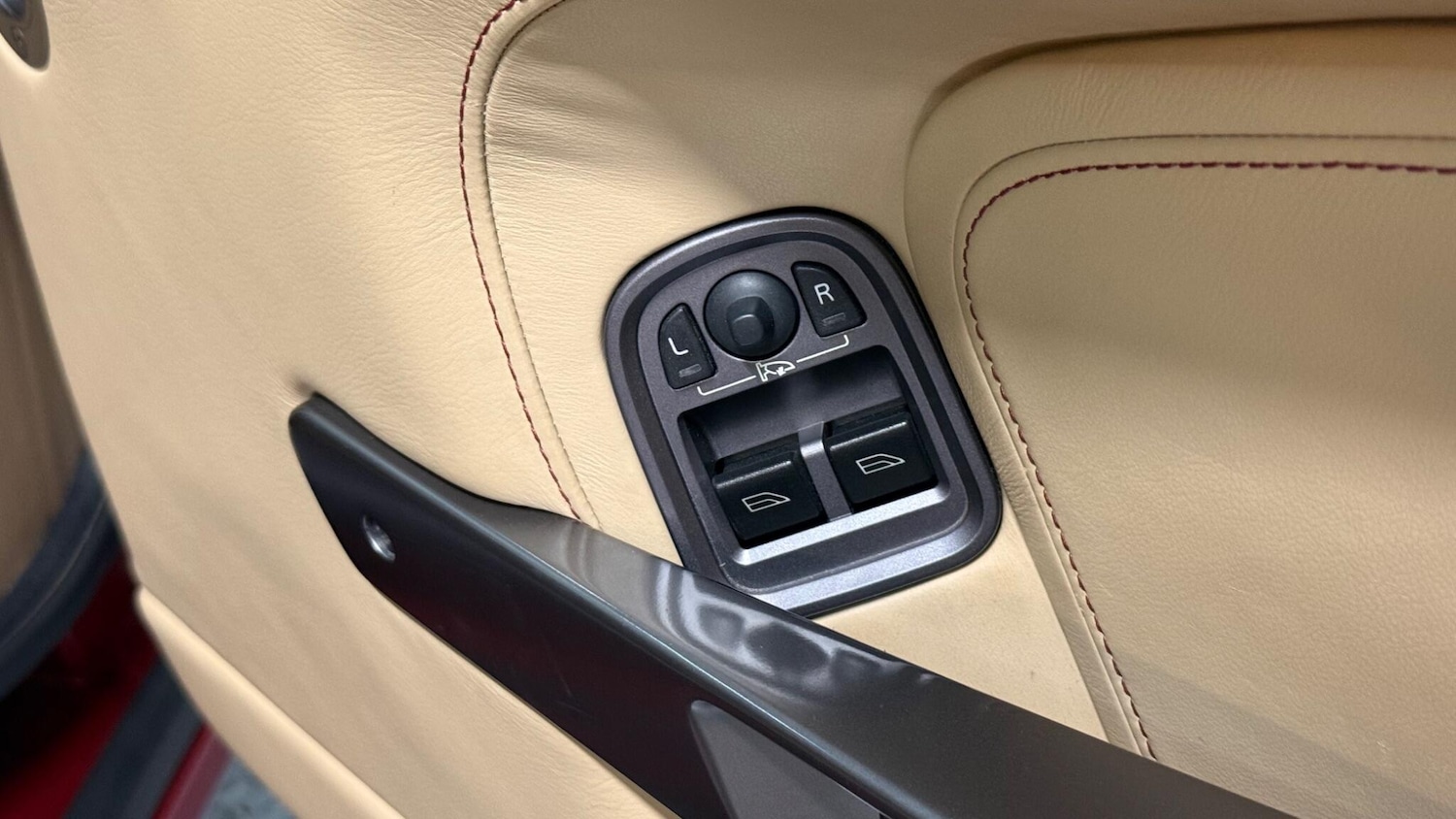 Used Aston Martin DB9 2007 for sale - 77737394: Photo 22