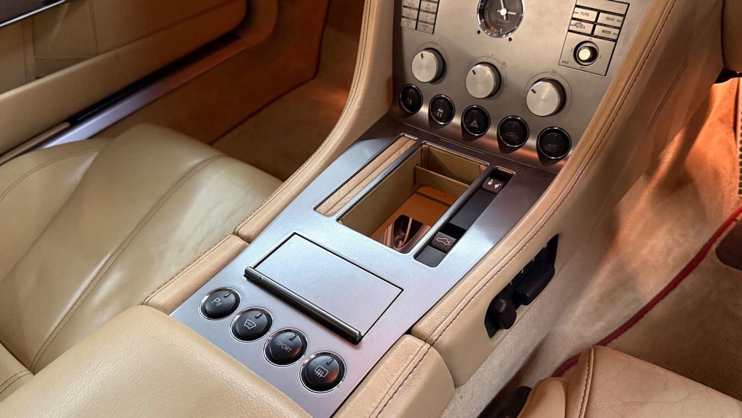 Used Aston Martin DB9 2007 for sale - 77737394: Photo 31