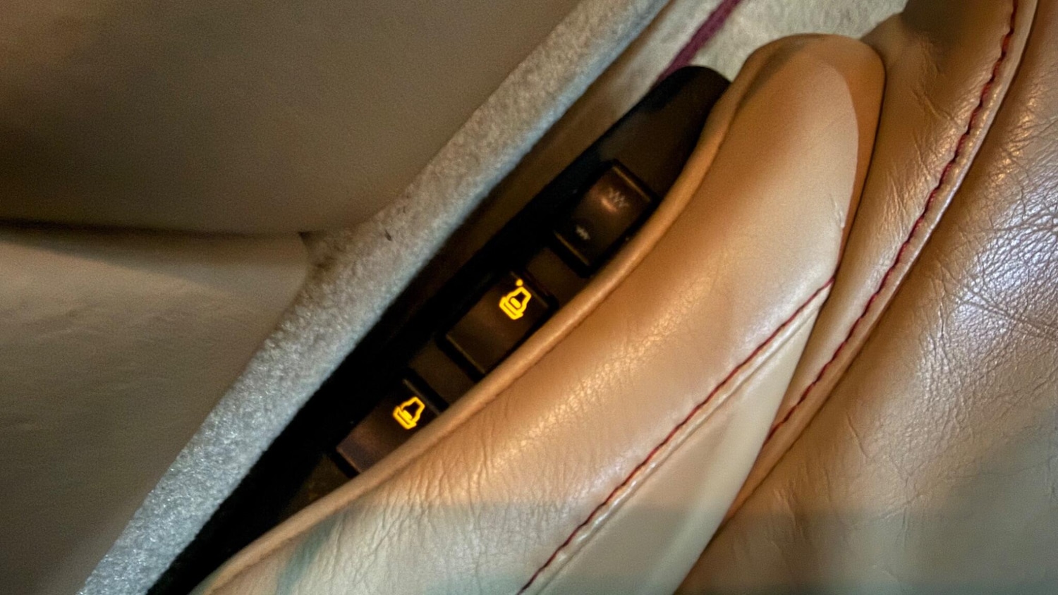 Used Aston Martin DB9 2007 for sale - 77737394: Photo 35