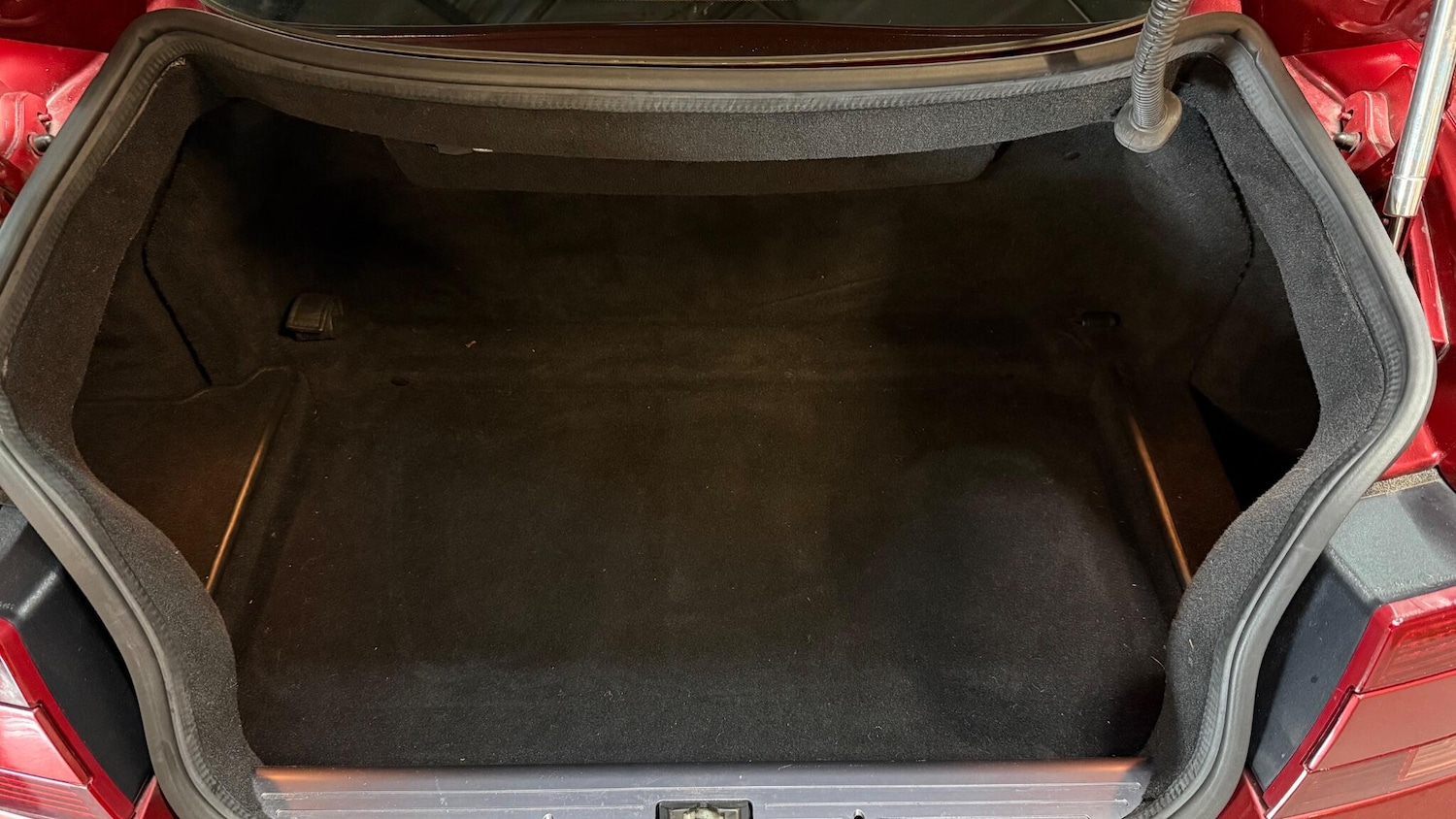 Used Aston Martin DB9 2007 for sale - 77737394: Photo 36