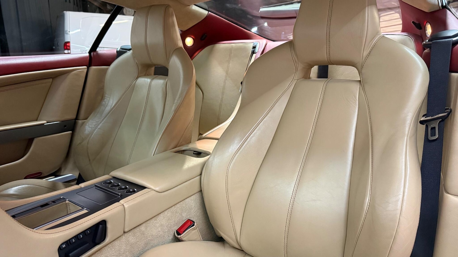 Used Aston Martin DB9 2007 for sale - 77737394: Photo 41