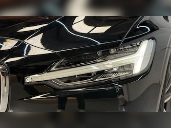 Used Volvo V60 2021 for sale - 78823351: Photo