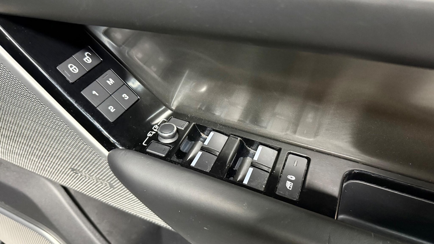 Used Land Rover Range Rover Velar 2019 for sale - 76561238: Photo 24