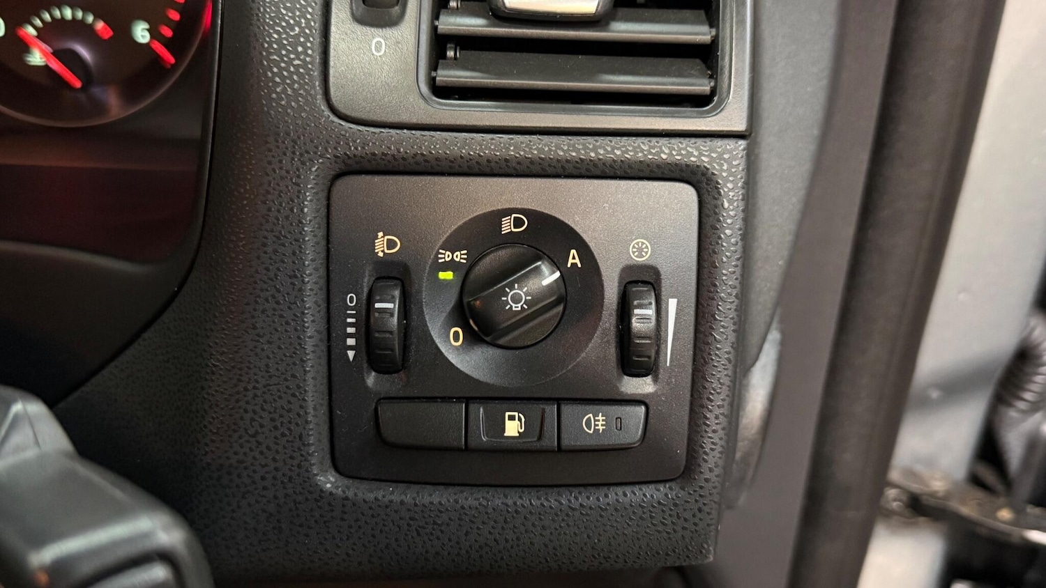 Used Volvo V50 2012 for sale - 77612246: Photo 29