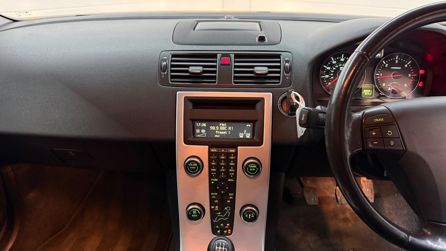 Used Volvo V50 2012 for sale - 77612246: Photo 36