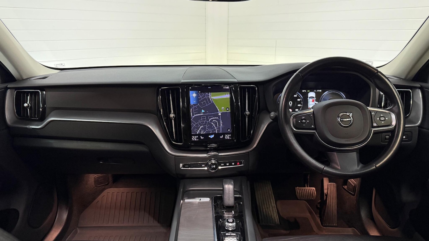 Used Volvo XC60 2021 for sale - 76592505: Photo 2