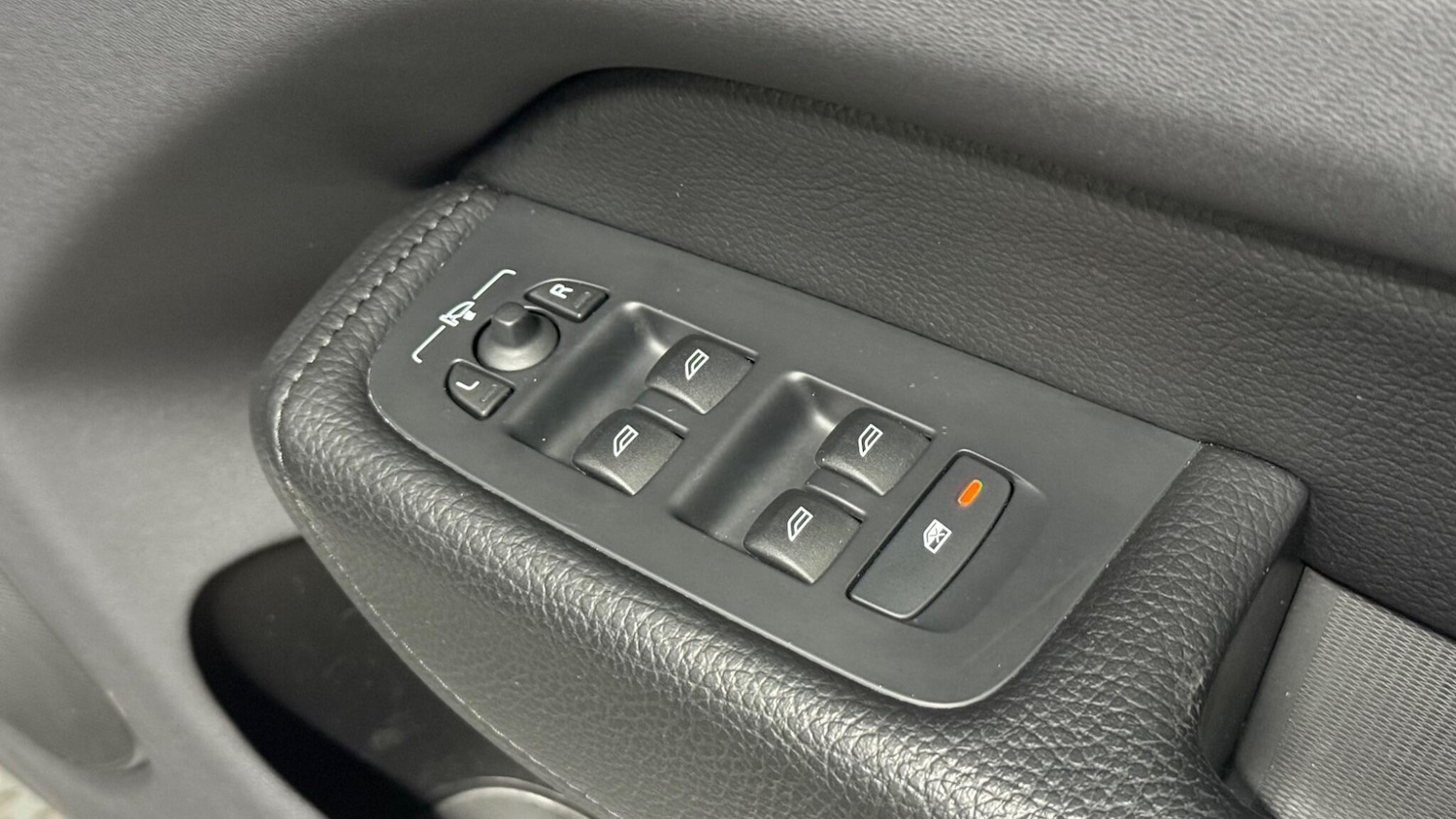 Used Volvo XC60 2021 for sale - 76592505: Photo 23