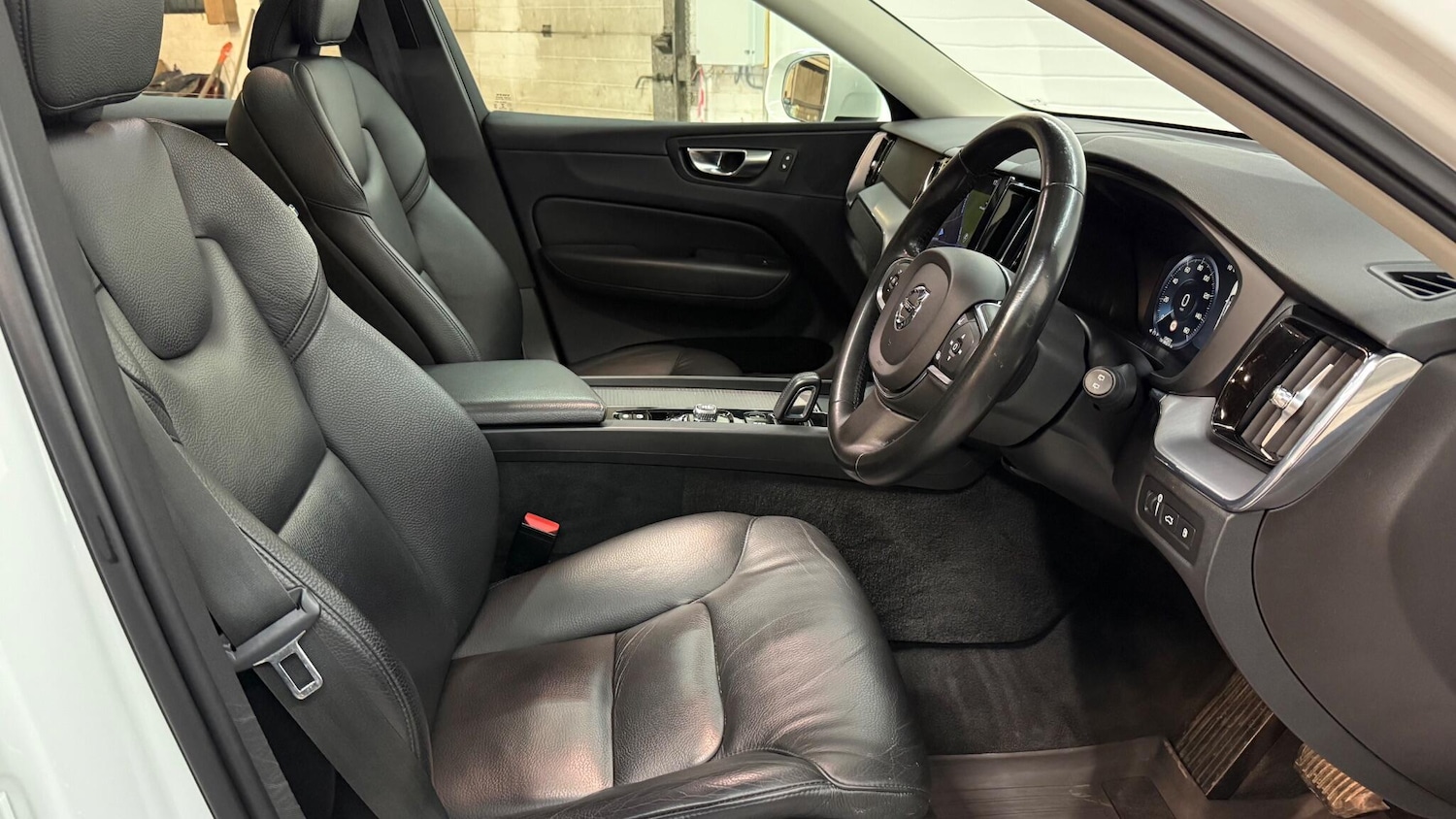 Used Volvo XC60 2021 for sale - 76592505: Photo 25