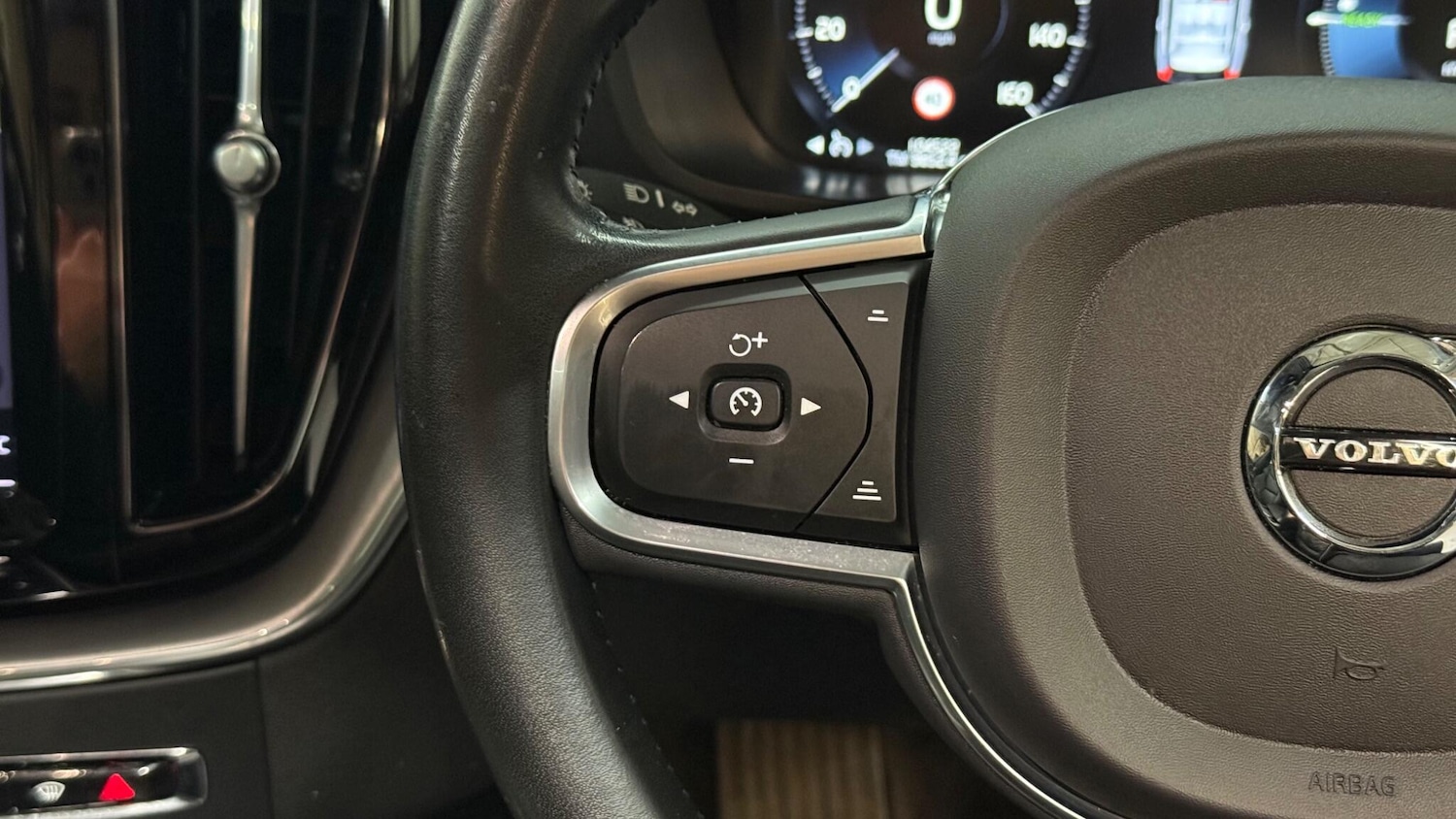 Used Volvo XC60 2021 for sale - 76592505: Photo 30