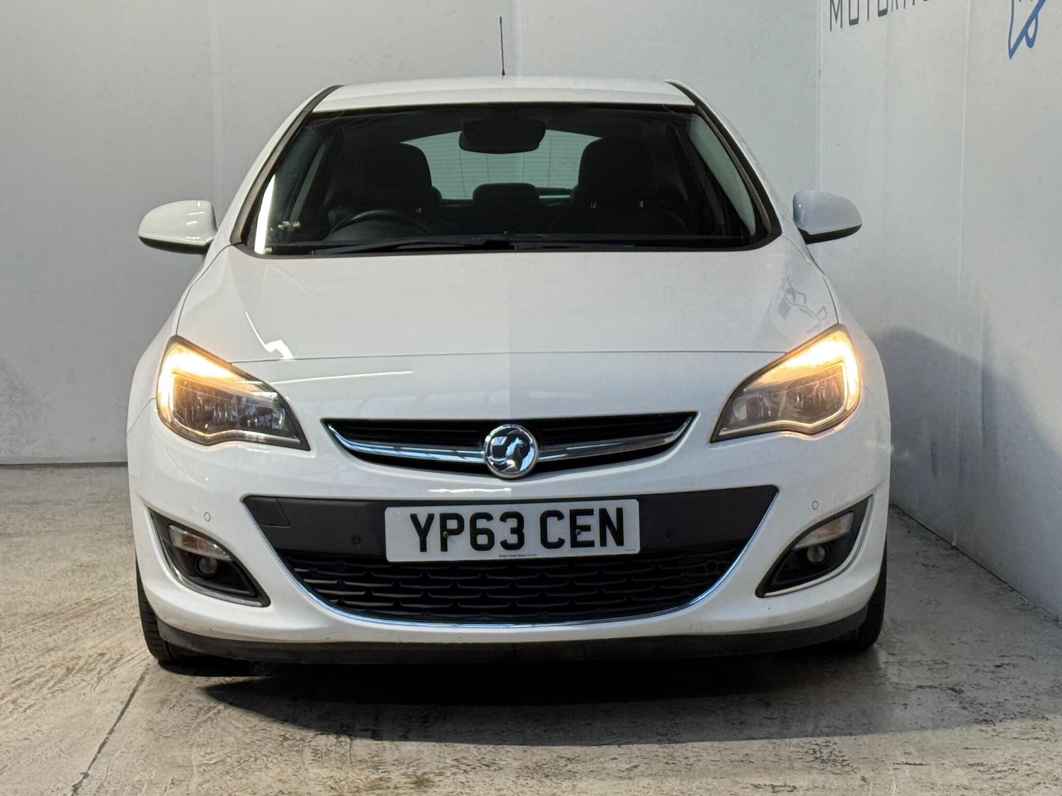 Used Vauxhall Astra 2013 for sale - 77413999: Photo 2