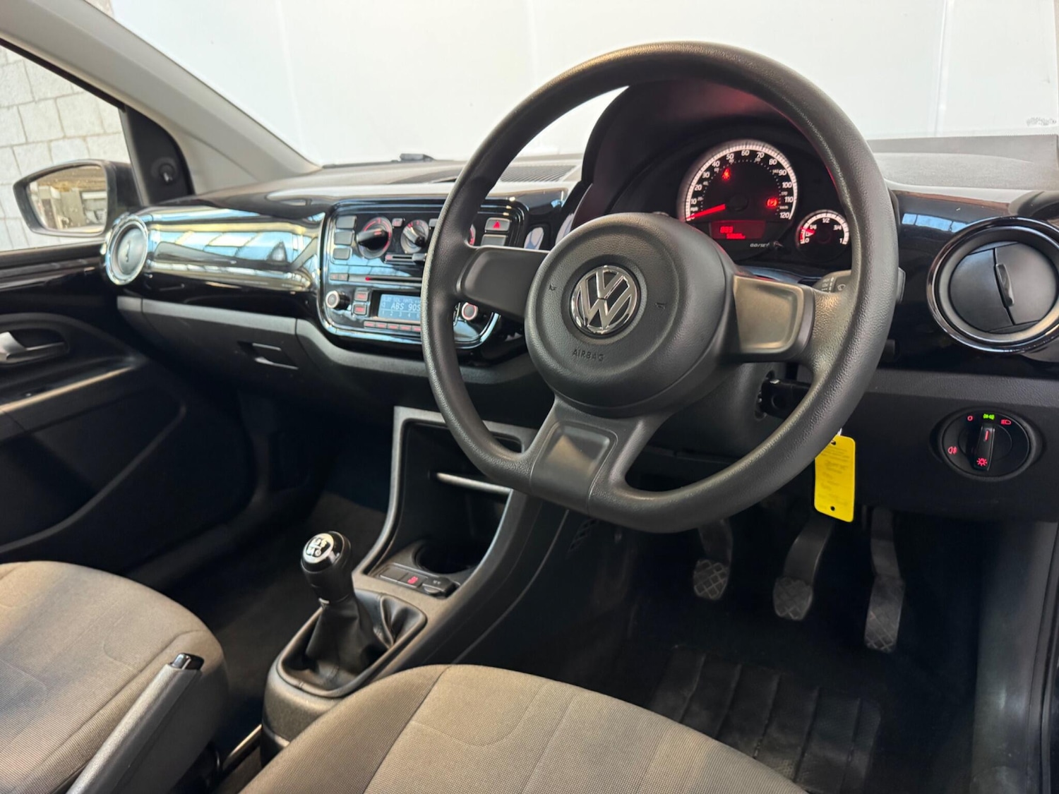 Used Volkswagen up! 2015 for sale - 77983049: Photo 4