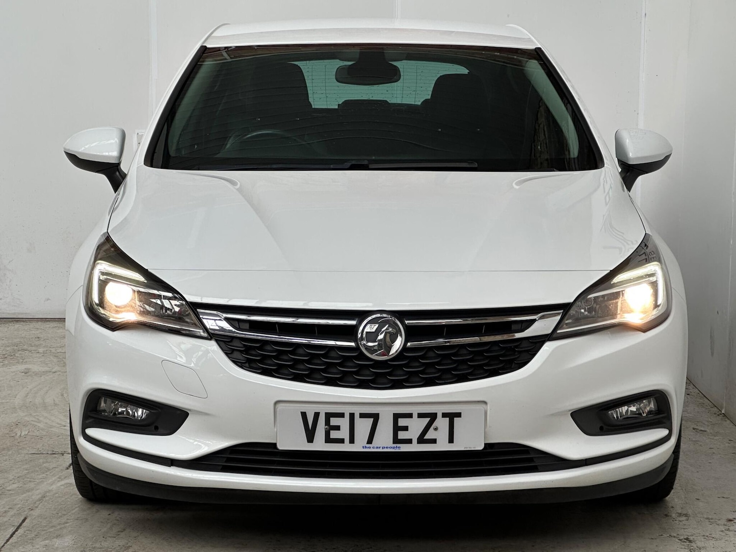 Used Vauxhall Astra 2017 for sale - 77983048: Photo 2