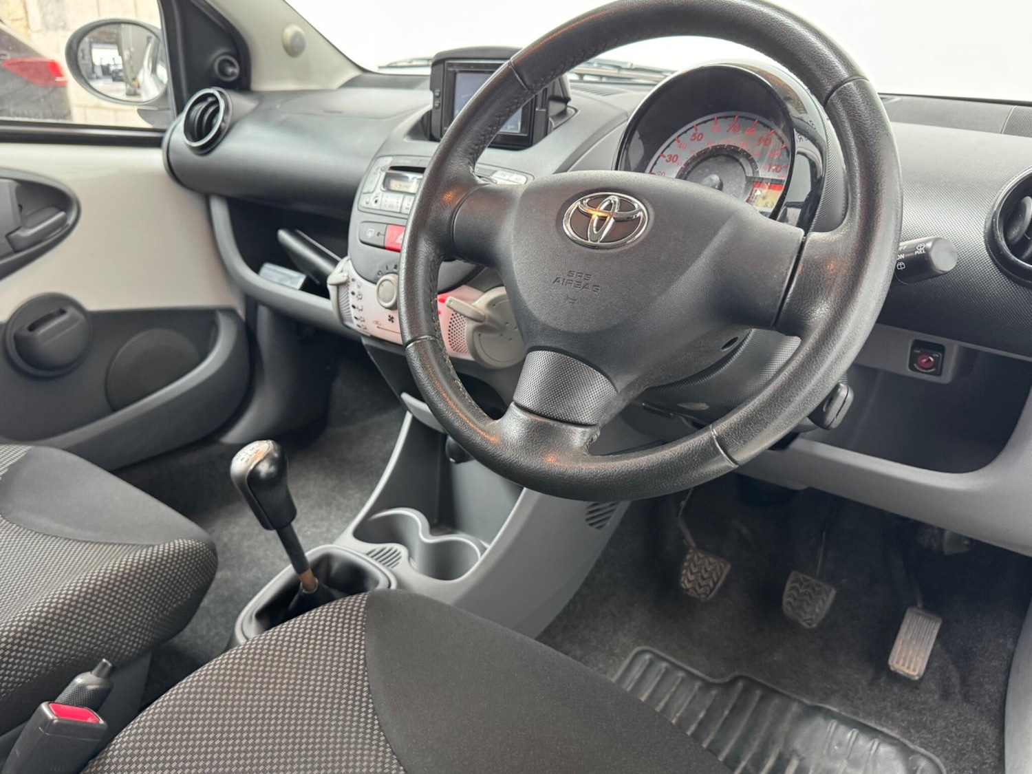 Used Toyota AYGO 2011 for sale - 78149997: Photo 4