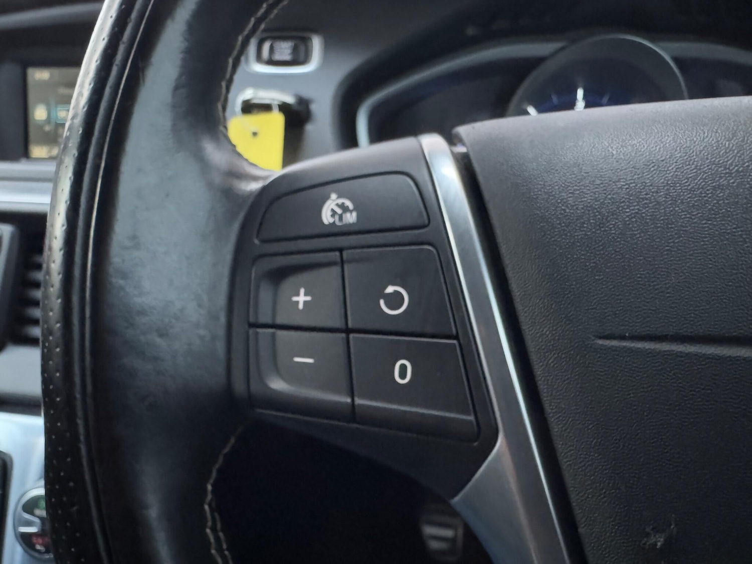 Used Volvo V40 2013 for sale - 76074466: Photo 21