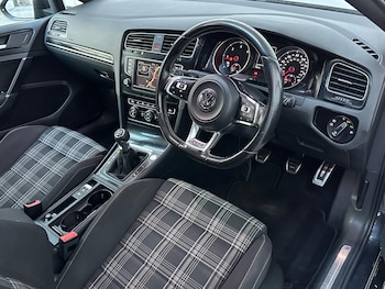 Used Volkswagen Golf 2015 for sale - 78391180: Photo