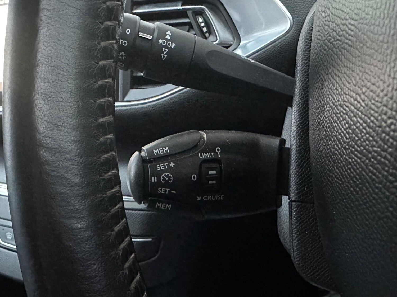 Used Peugeot 308 2014 for sale - 77810346: Photo 14