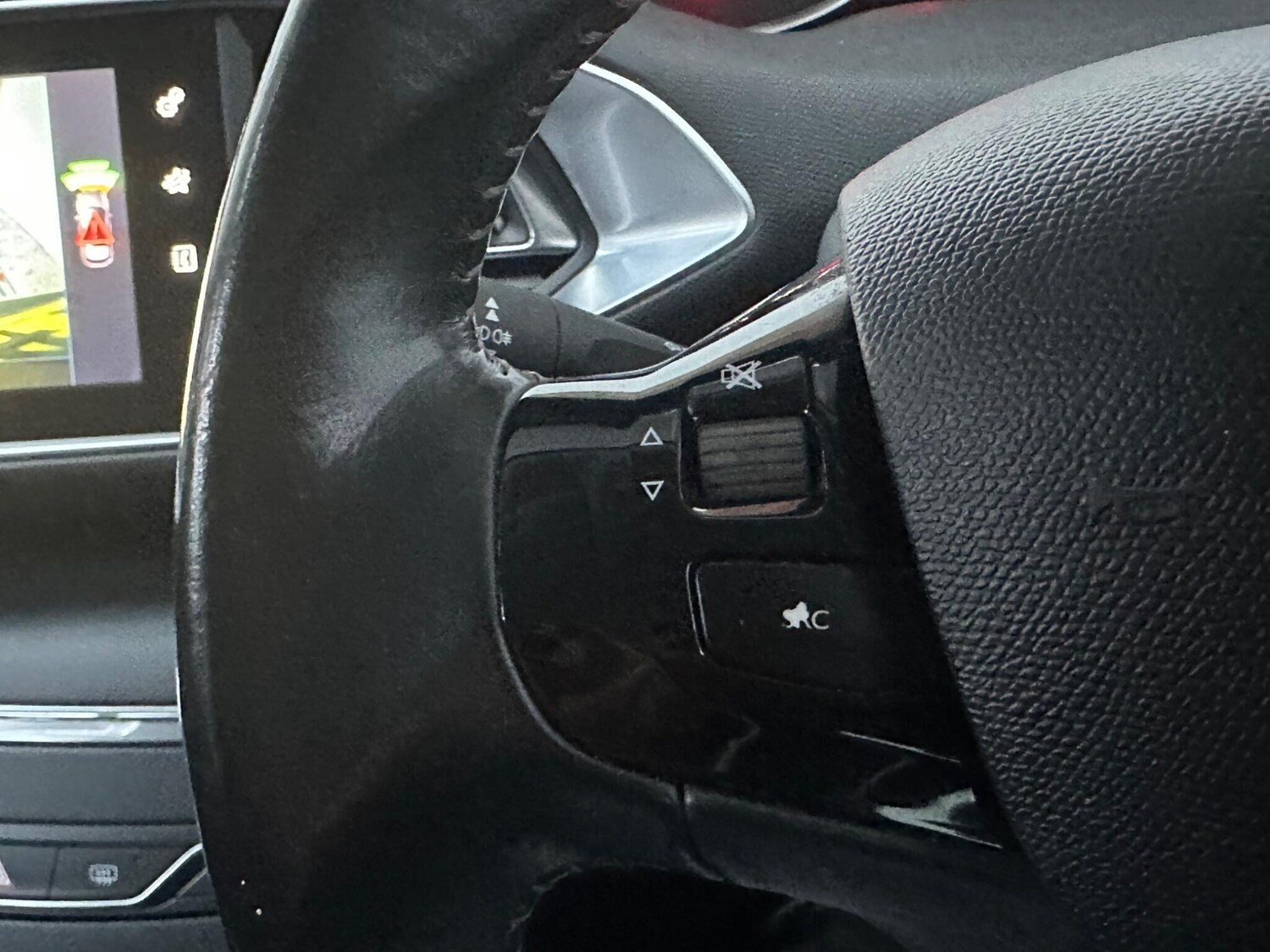 Used Peugeot 308 2014 for sale - 77810346: Photo 17