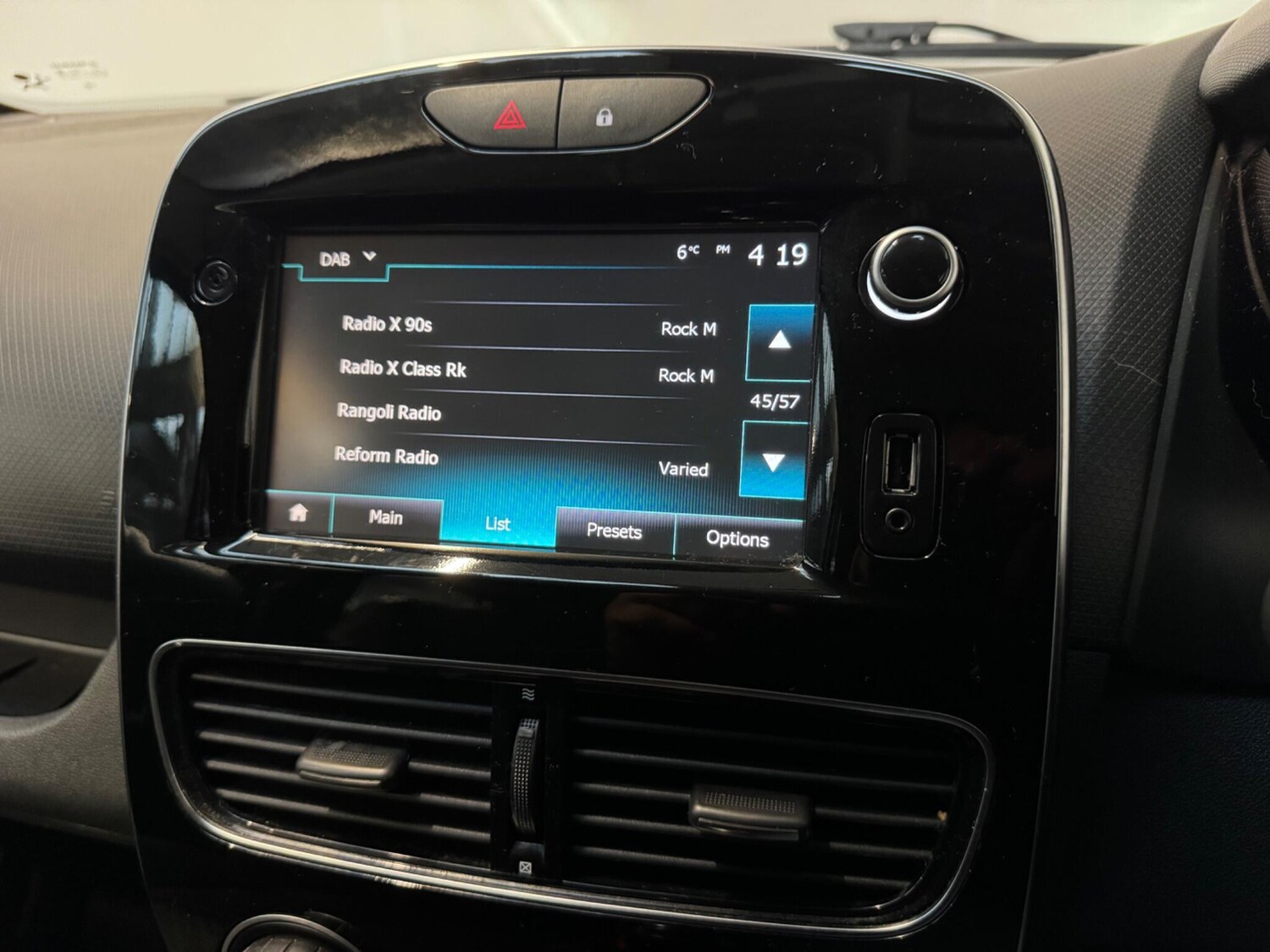 Used Renault Clio 2017 for sale - 77526260: Photo 17