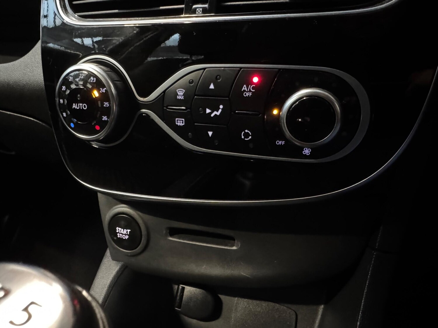 Used Renault Clio 2017 for sale - 77526260: Photo 19