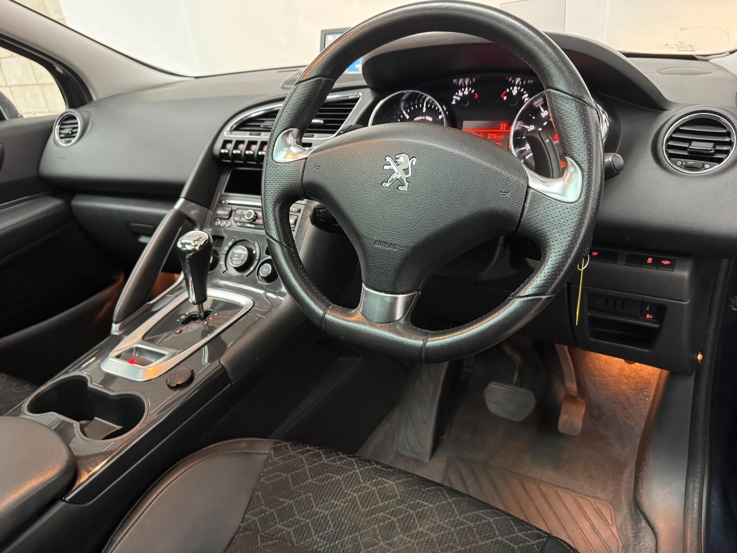 Used Peugeot 3008 2015 for sale - 76586777: Photo 4