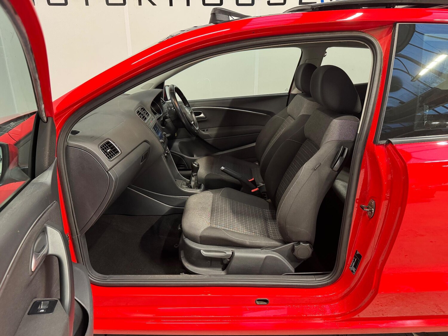 Used Volkswagen Polo 2015 for sale - 76937678: Photo 11