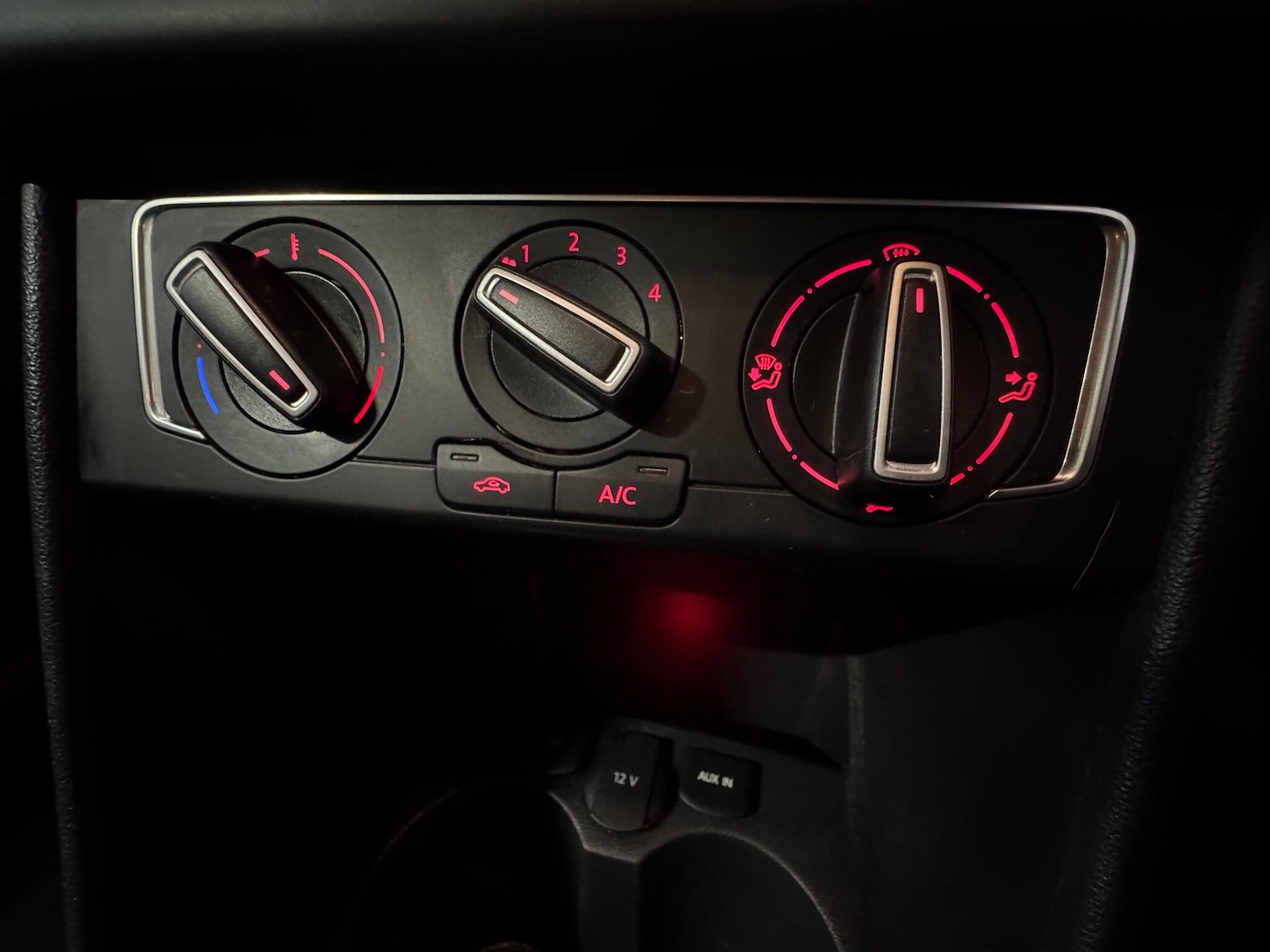 Used Volkswagen Polo 2015 for sale - 76937678: Photo 20