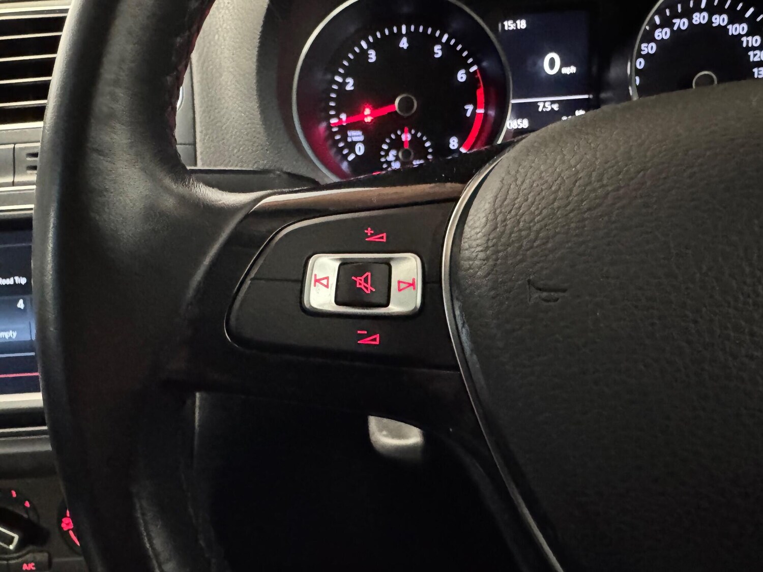 Used Volkswagen Polo 2015 for sale - 76937678: Photo 22