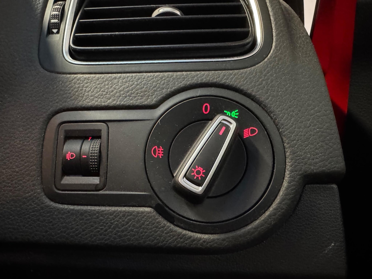 Used Volkswagen Polo 2015 for sale - 76937678: Photo 23