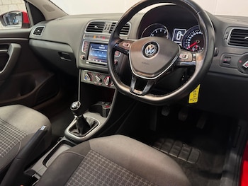 Used Volkswagen Polo 2015 for sale - 76937678: Photo