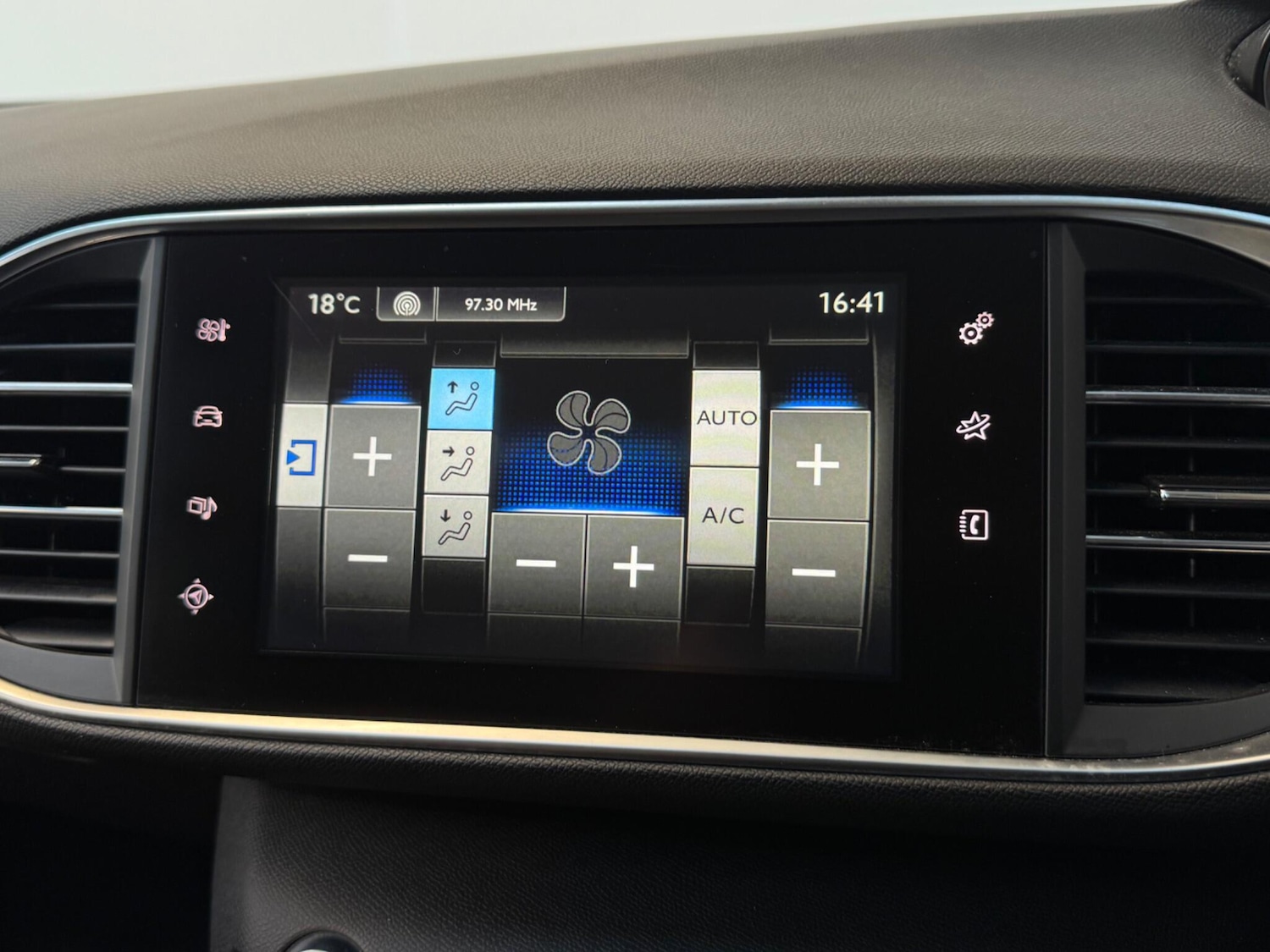 Used Peugeot 308 2016 for sale - 77983074: Photo 18