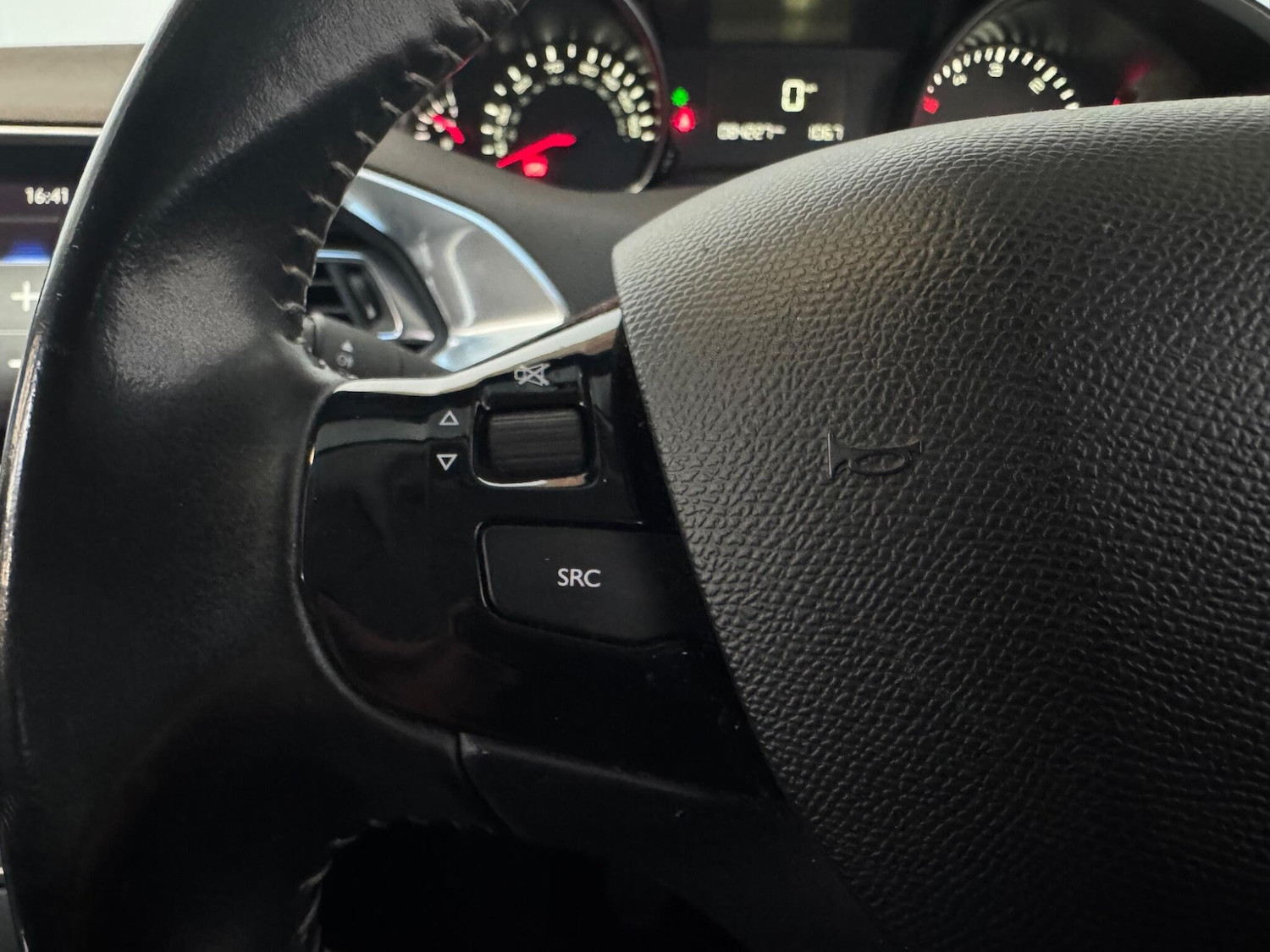 Used Peugeot 308 2016 for sale - 77983074: Photo 21