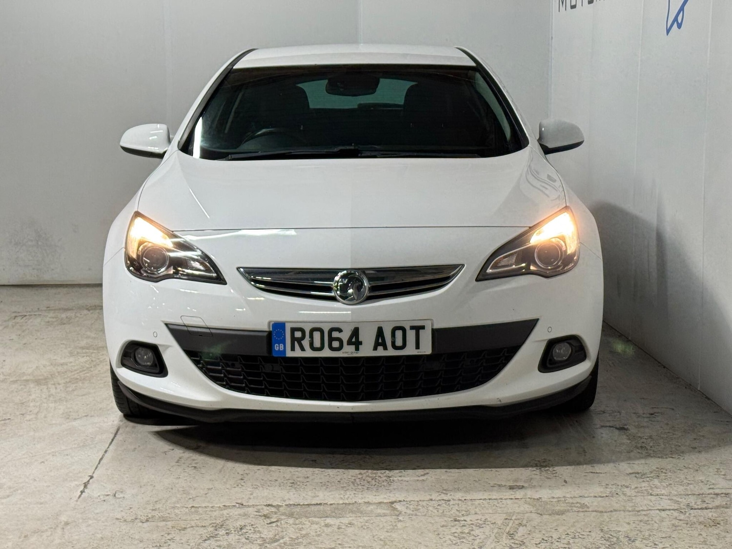 Used Vauxhall Astra GTC 2014 for sale - 76937676: Photo 2