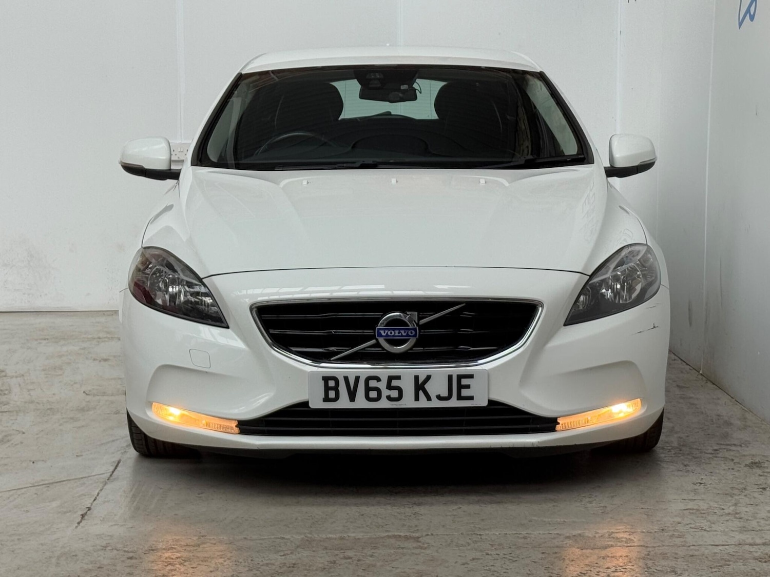 Used Volvo V40 2015 for sale - 76124887: Photo 2