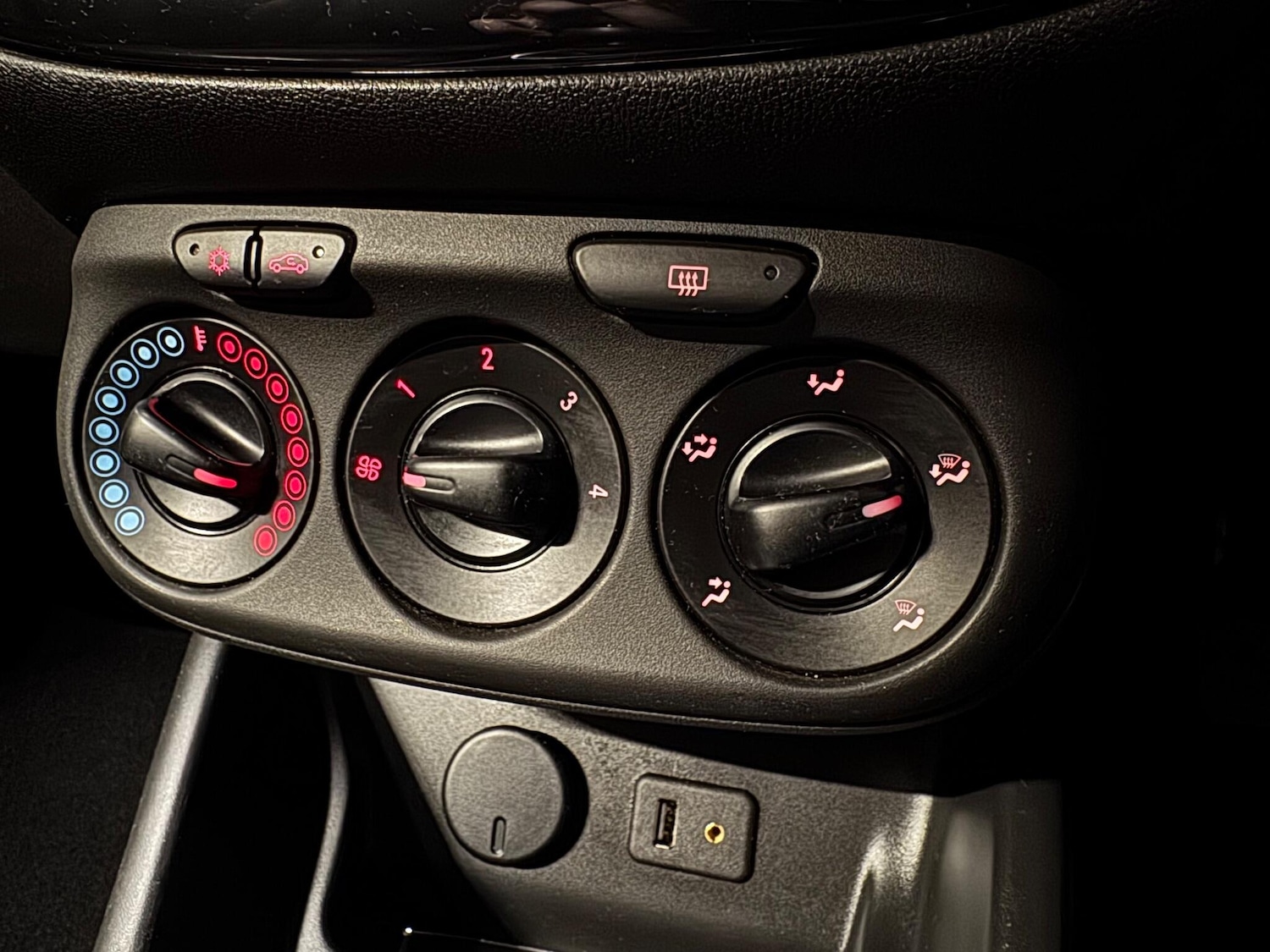 Used Vauxhall Corsa 2015 for sale - 76389989: Photo 19