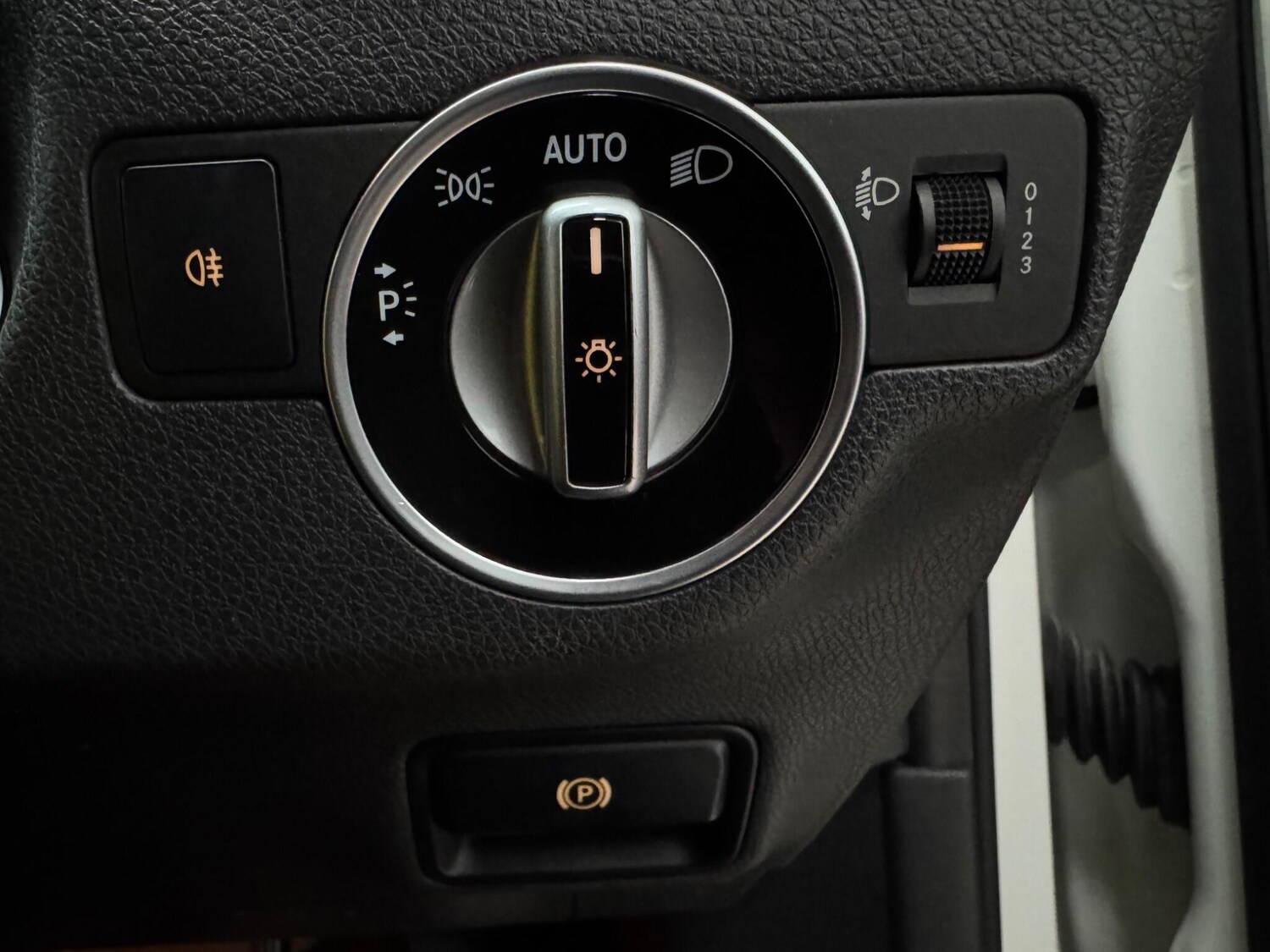 Used Mercedes-Benz A-Class 2014 for sale - 77841705: Photo 22