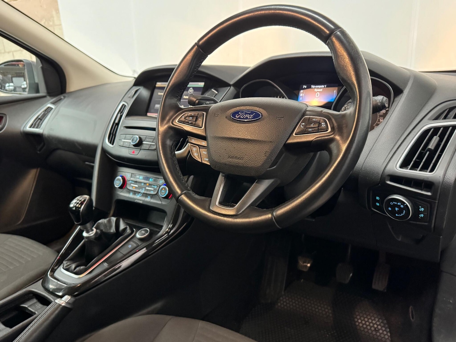 Used Ford Focus 2015 for sale - 76773543: Photo 3