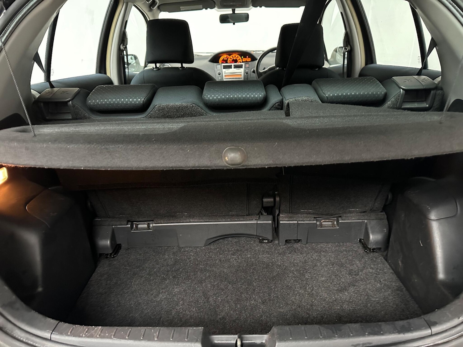 Used Toyota Yaris 2010 for sale - 76420263: Photo 19