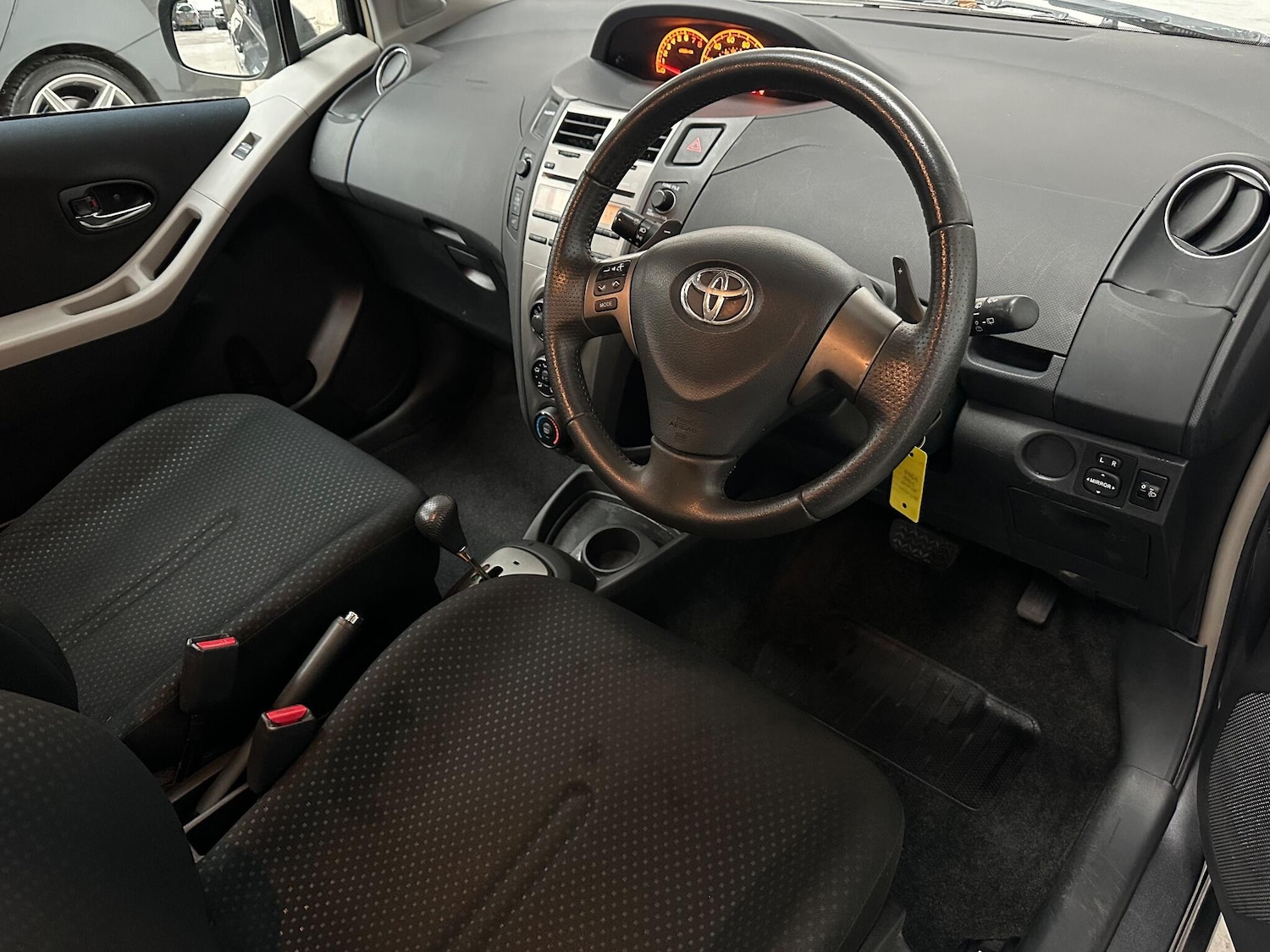 Used Toyota Yaris 2010 for sale - 76420263: Photo 4